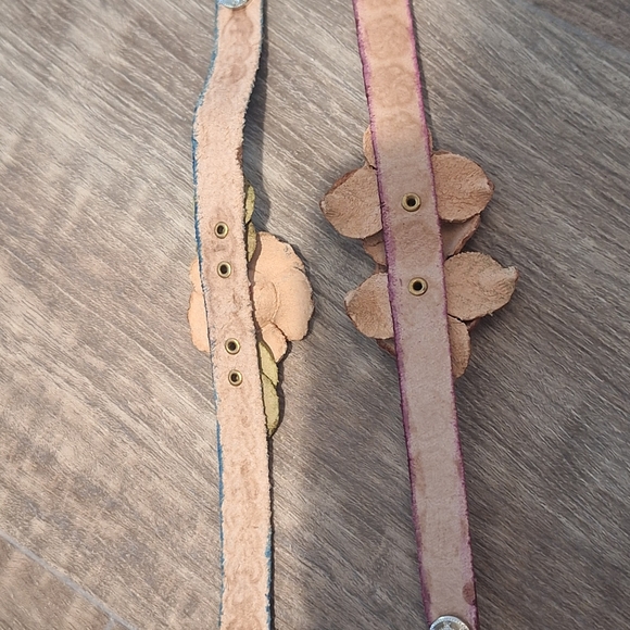 Two Gorgeous Leather Flower Bracelets - Picture 4 of 5